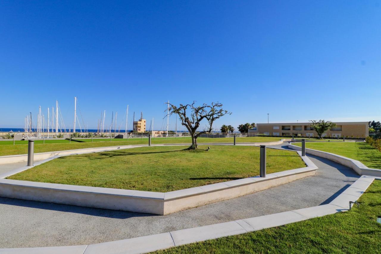 Ferienwohnung H11 Luxury 9A - Porto - Piscina - Jacuzzi Santo Stefano al Mare Exterior foto