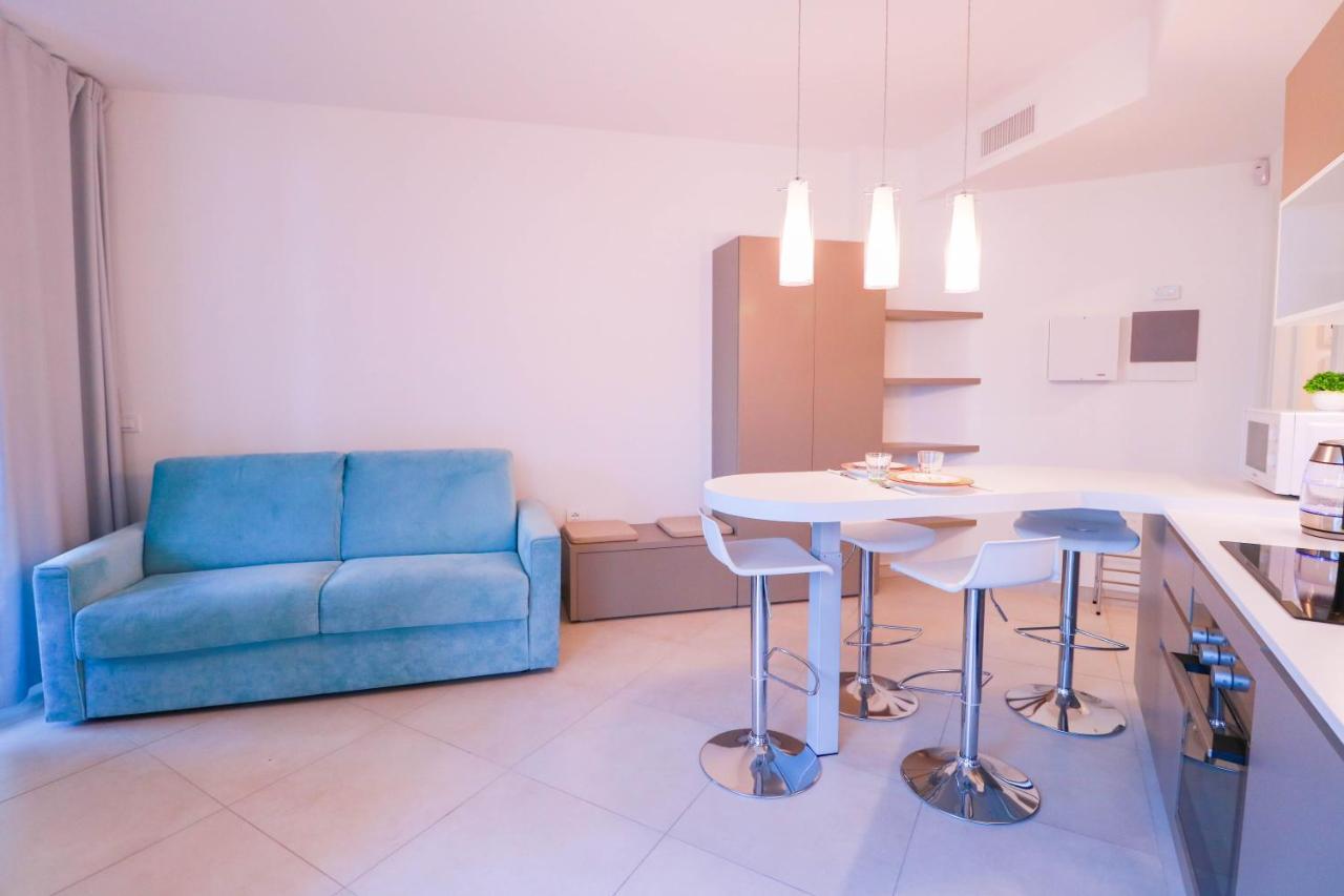 Ferienwohnung H11 Luxury 9A - Porto - Piscina - Jacuzzi Santo Stefano al Mare Exterior foto