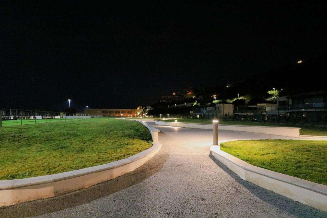 Ferienwohnung H11 Luxury 9A - Porto - Piscina - Jacuzzi Santo Stefano al Mare Exterior foto